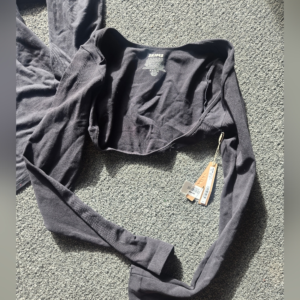 SKIMS LONG SLEEV SHIRT LOT OF 2 - Picture 2 of 3